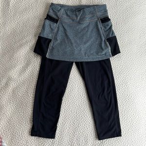 Athleta 2-in1 Be Free Skirted Capri Leggings Side Pockets, Back Zip Pocket XS